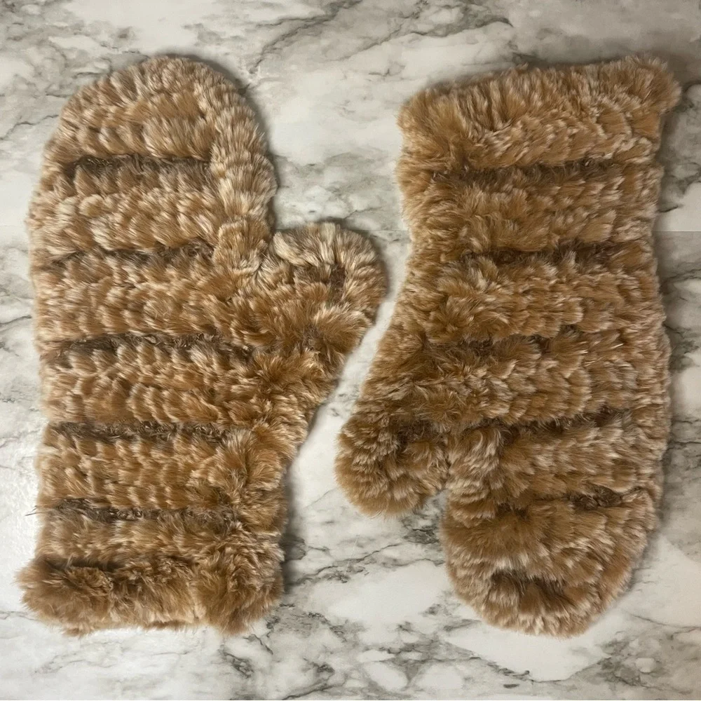 VINTAGE Maryse Roye Matching Knitted Fur Gloves and Hat Set